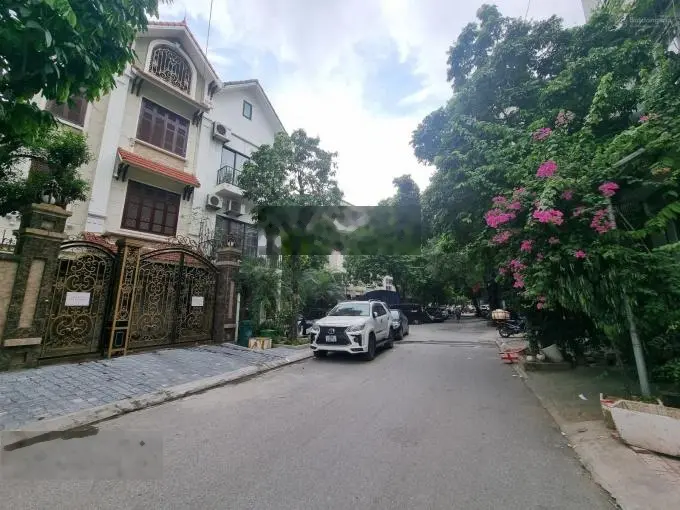 Hot duy nhất bán căn biệt thự - Mễ Trì Thượng cơ hội vàng cho nhà đầu tư - chỉ 260tr/m2 có vỉa hè