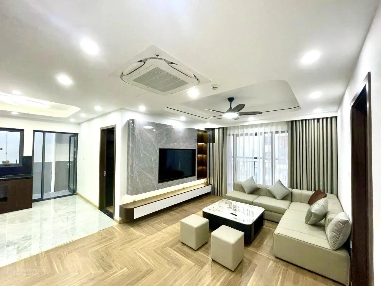 Chính chủ bán tòa nhà ngay KĐT Trung Yên. 180/200m2