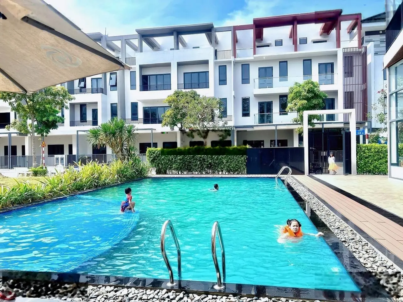 Nhà biệt thự bên sông - The Pearl Riverside 181m2 sổ hồng hoàn công đầy đủ, giá 5tỷ5