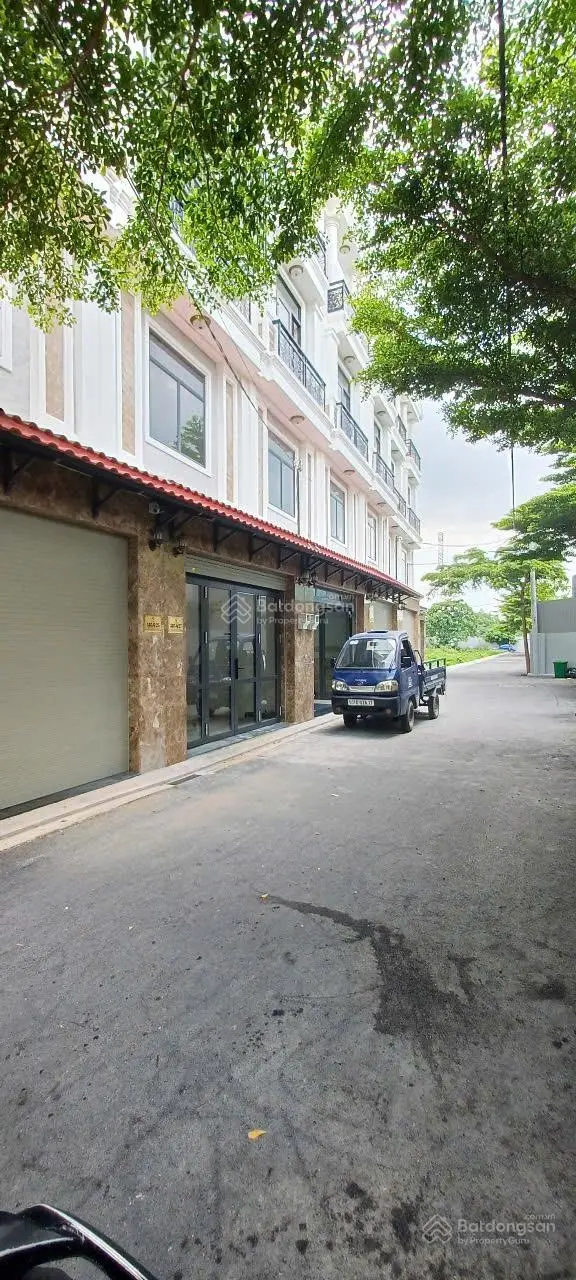 Nhà phố ven sông Sài Gòn nối liền KĐT Vạn Phúc nhưng giá chỉ bằng 1 nửa, Giá như căn hộ, Sổ Hồng