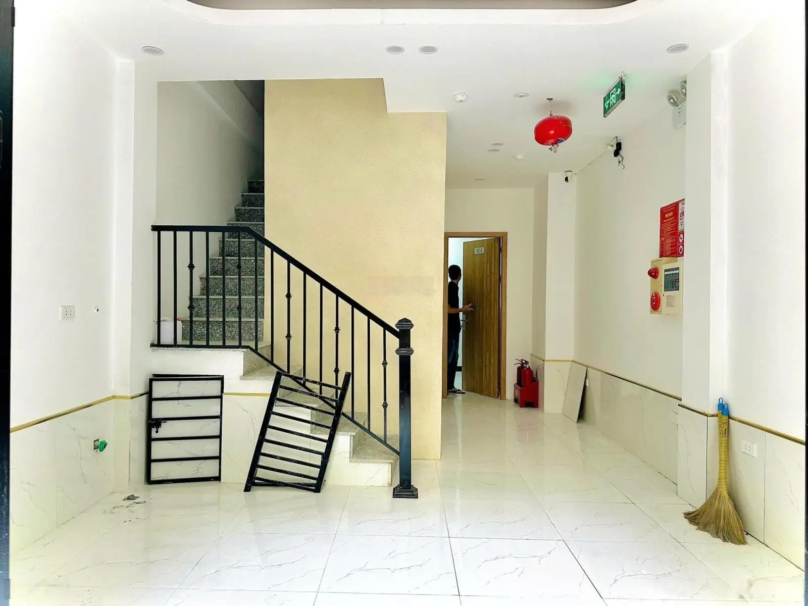 CCMN Khương Đình 10 phòng khép kín full đồ - bagac đỗ cửa - thang máy êm - dòng tiền gần 50tr/tháng
