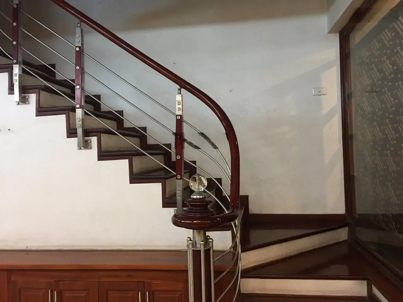 Mặt phố Thạch Bàn ô tô tránh - kinh doanh đỉnh 98 m2 4 tầng 22 tỷ