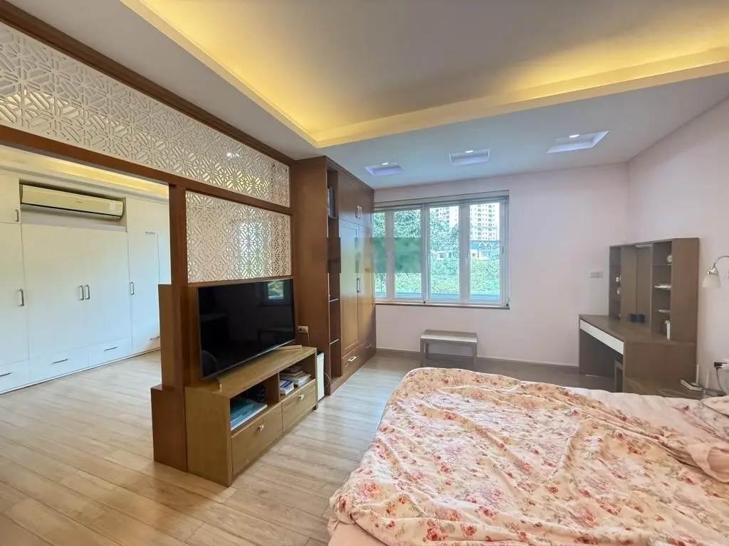 Biệt thự đơn lập, thiết kế hiện đại - thang máy nhập, kinh doanh, 62.5 tỷ, 179m2