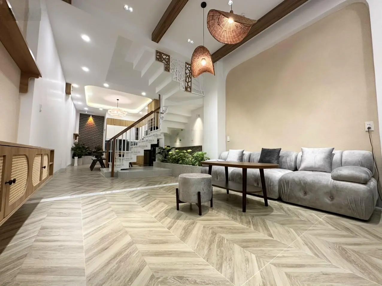 Bán nhà 3 tầng Đ. Trường Chinh, P14, QTB, DT: 4m x 16m, giá 12.5 tỷ TL