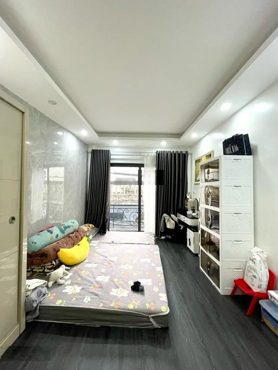 Bán nhà Nguyễn Khang, Yên Hoà, 42m x 4T, MT 4.2m, ngõ nông, gần phố, 2 thoáng vĩnh viễn