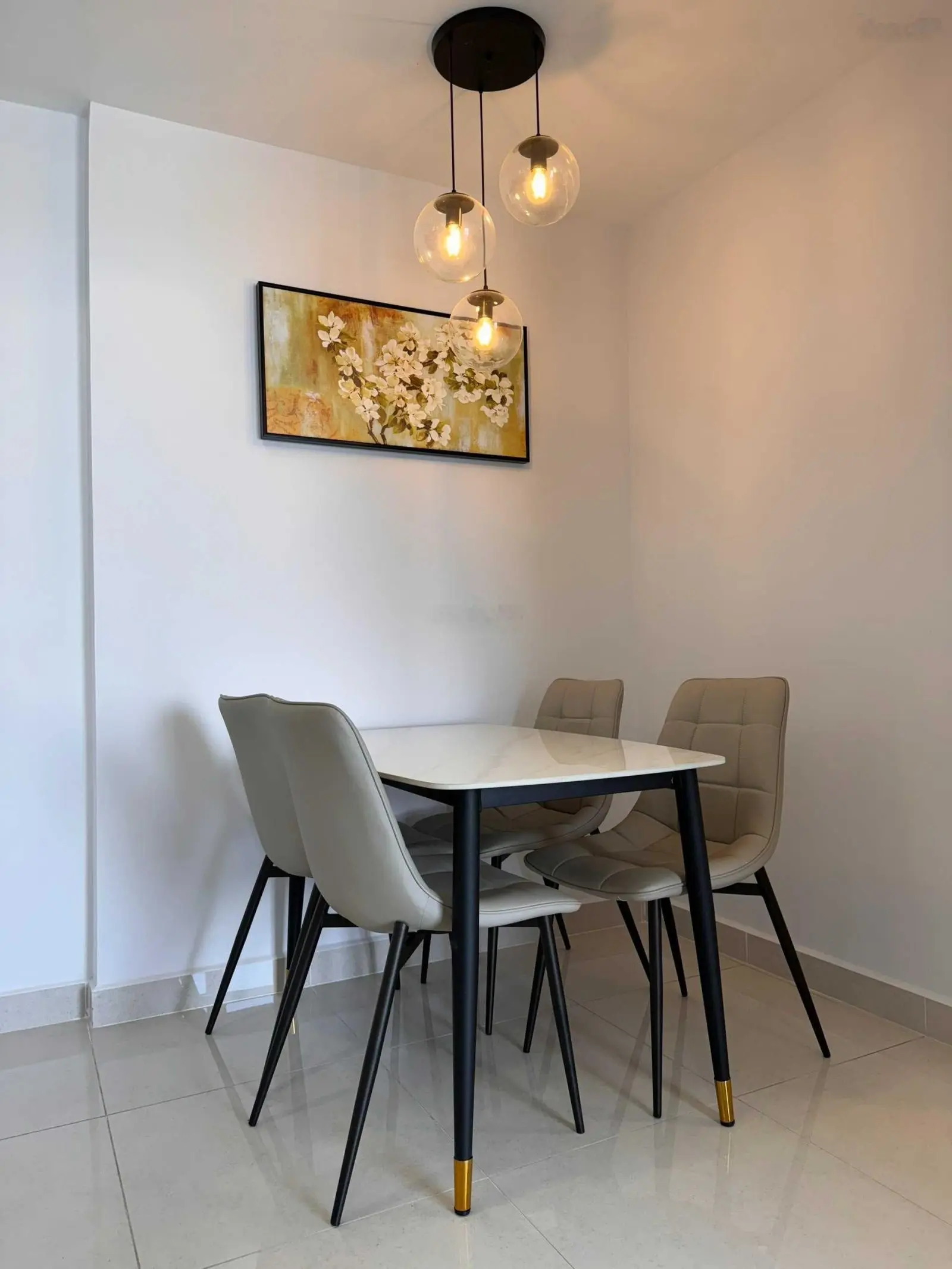 Khách của em Lượng kẹt bank cần bán lỗ căn 2PN view Landmark 2,23 tỷ tầng thấp ở Rivana 0907 600 ***