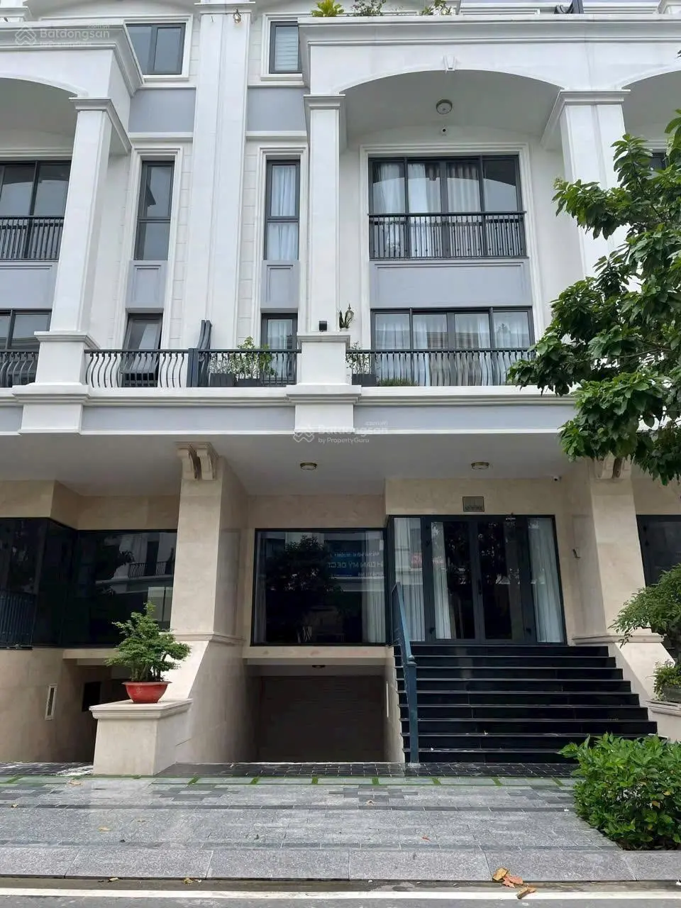 Kẹt tiền bán gấp nhà hoàn thiện cao cấp DT: 7x19.5m sát kênh Sông Trăng, Bến Du Thuyền Vạn Phúc