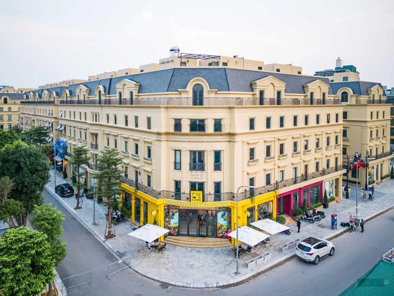 Chính chủ bán nhà mặt phố đi bộ Carnaby 214 dự án Rue de Charm 214 Nguyễn Xiển. Lh: 0963 689 ***