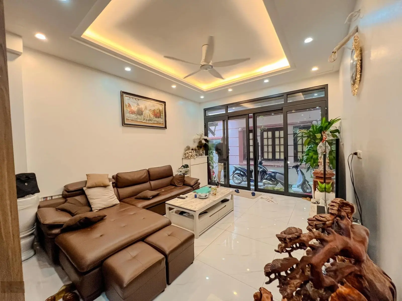 Bán nhà Đống Đa 56 m2 Ngõ nông Gần phố 50 m ra mặt ngõ ô tô thông Dân xây chắc chắn Tặng nội thất