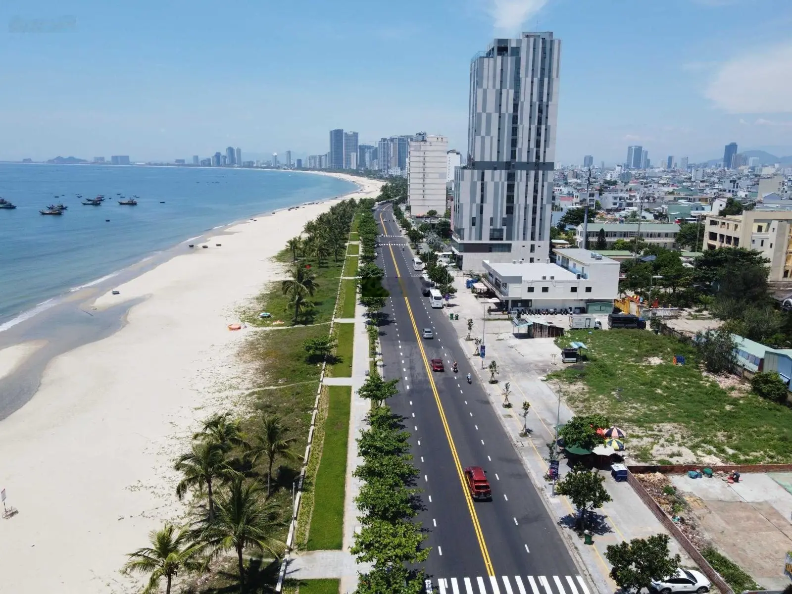 Bán lô góc DT 160m2, MT ngang hơn 8m đi thẳng ra biển Võ Nguyên Giáp, Q. Ngũ Hành Sơn, TP Đà Nẵng