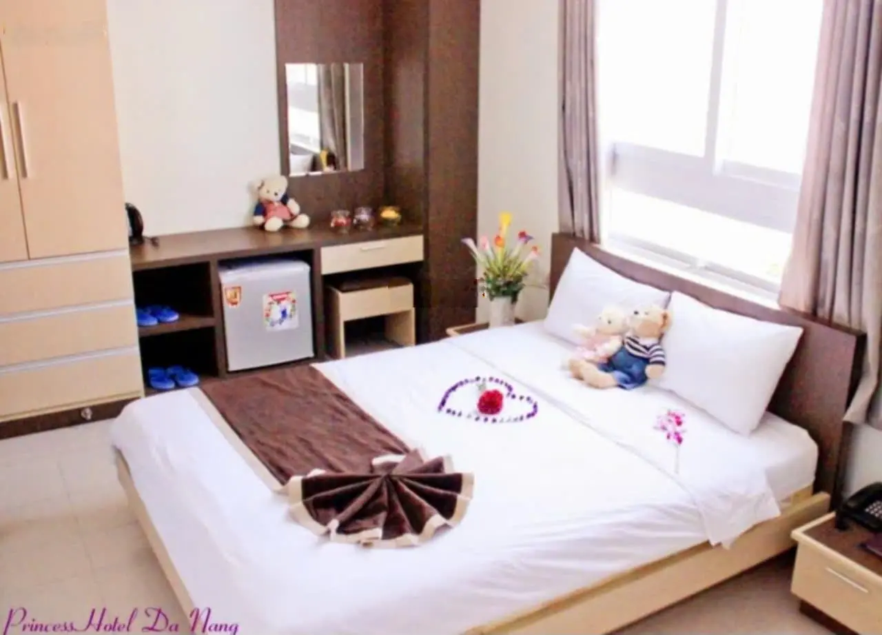Bán khách sạn 2 mặt tiền khu Phạm Văn Đồng, gần biển, trung tâm du lịch sầm uất