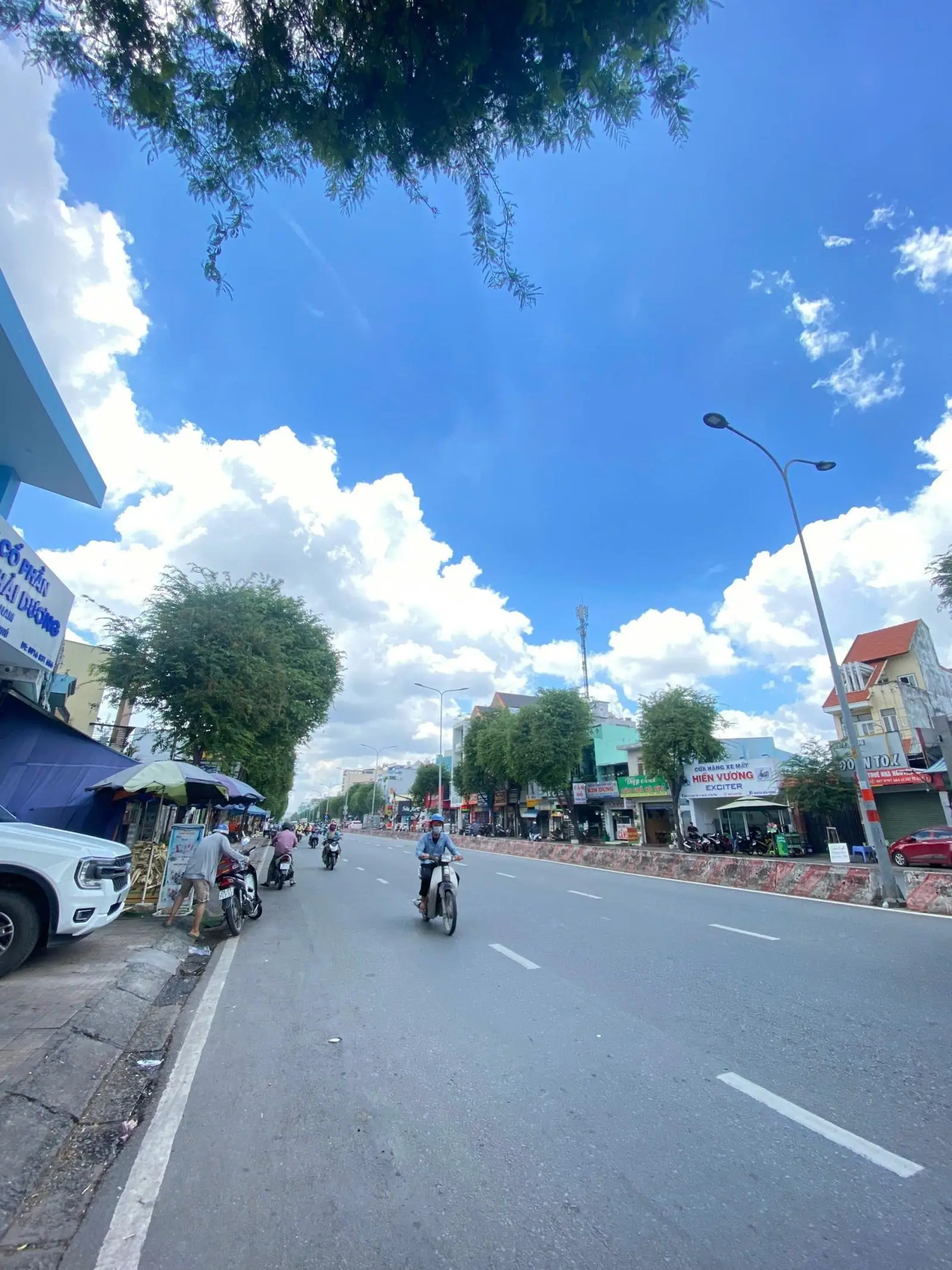 Bán nhà MT đường Lê Trọng Tấn nở hậu, Q. Tân Phú - DT: 8 X 25m; HĐT: 40tr/th, giá: 18 tỷ TL