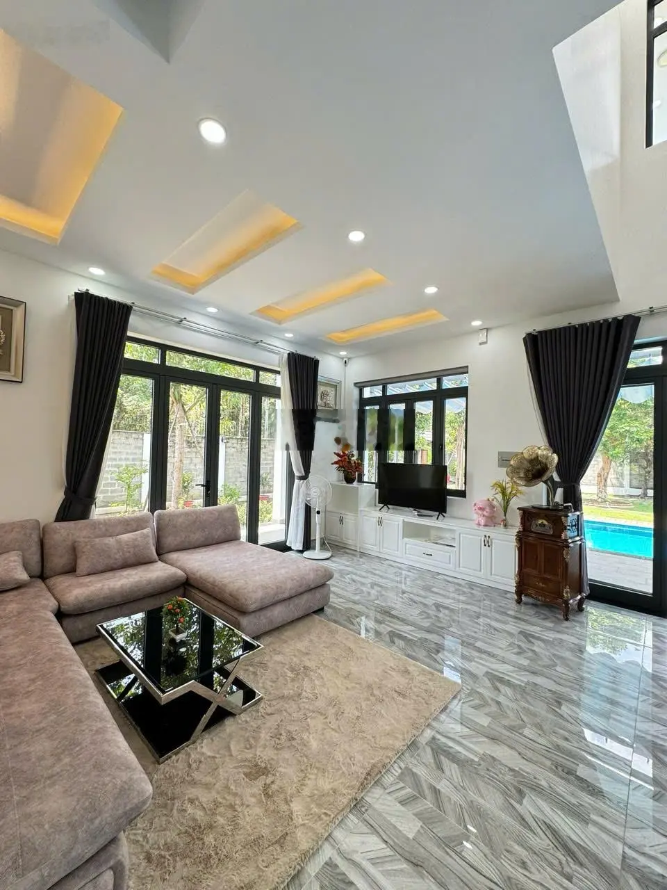 Biệt thư sân vườn nghỉ dưỡng Hóc Môn, hồ bơi, DT 35mx25m, đường 10m, diện tích 875m2, 5PN 6WC