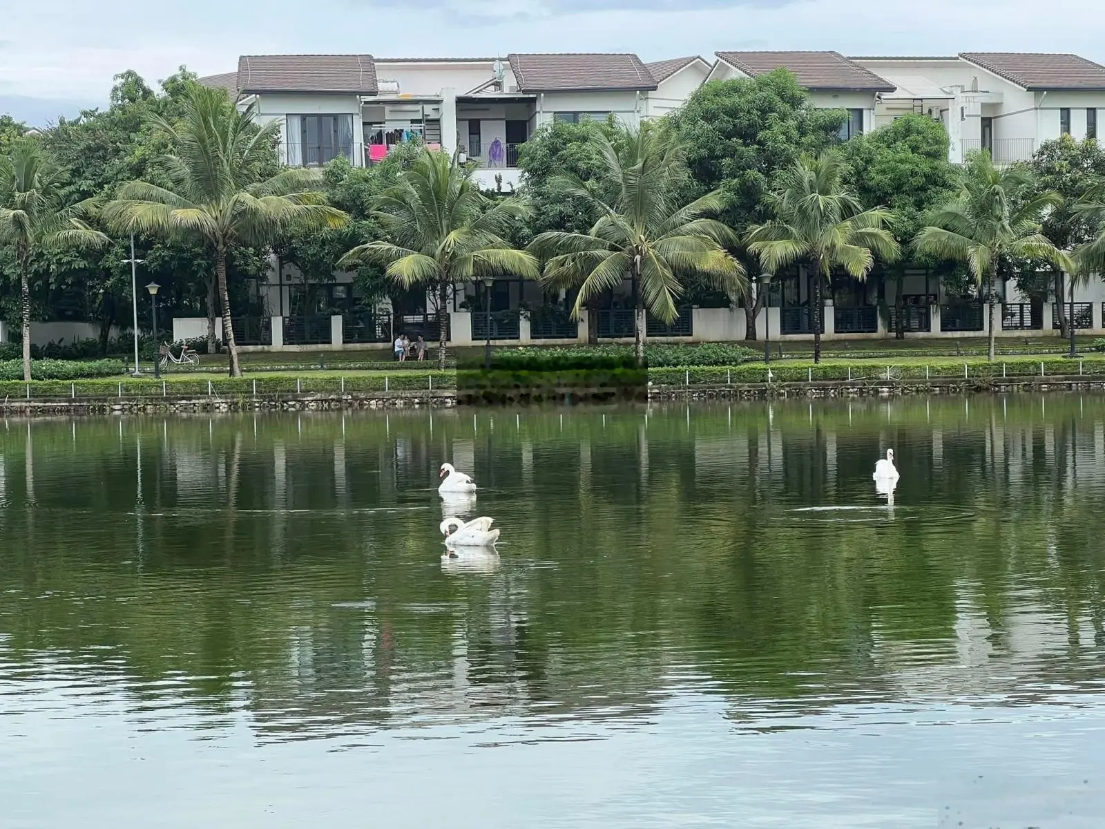 Chính chủ bán nhanh biệt thự Vinhomes Thăng Long trục chính, gần hồ, giá tốt nhất TT