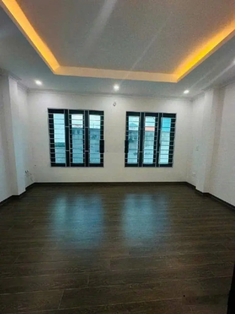 Bán nhà gần chợ Quỳnh Đô, Ngọc Hồi, 42m2, 4T, mt 4.8m, ô tô đỗ sát nhà, giá 4.8 tỷ