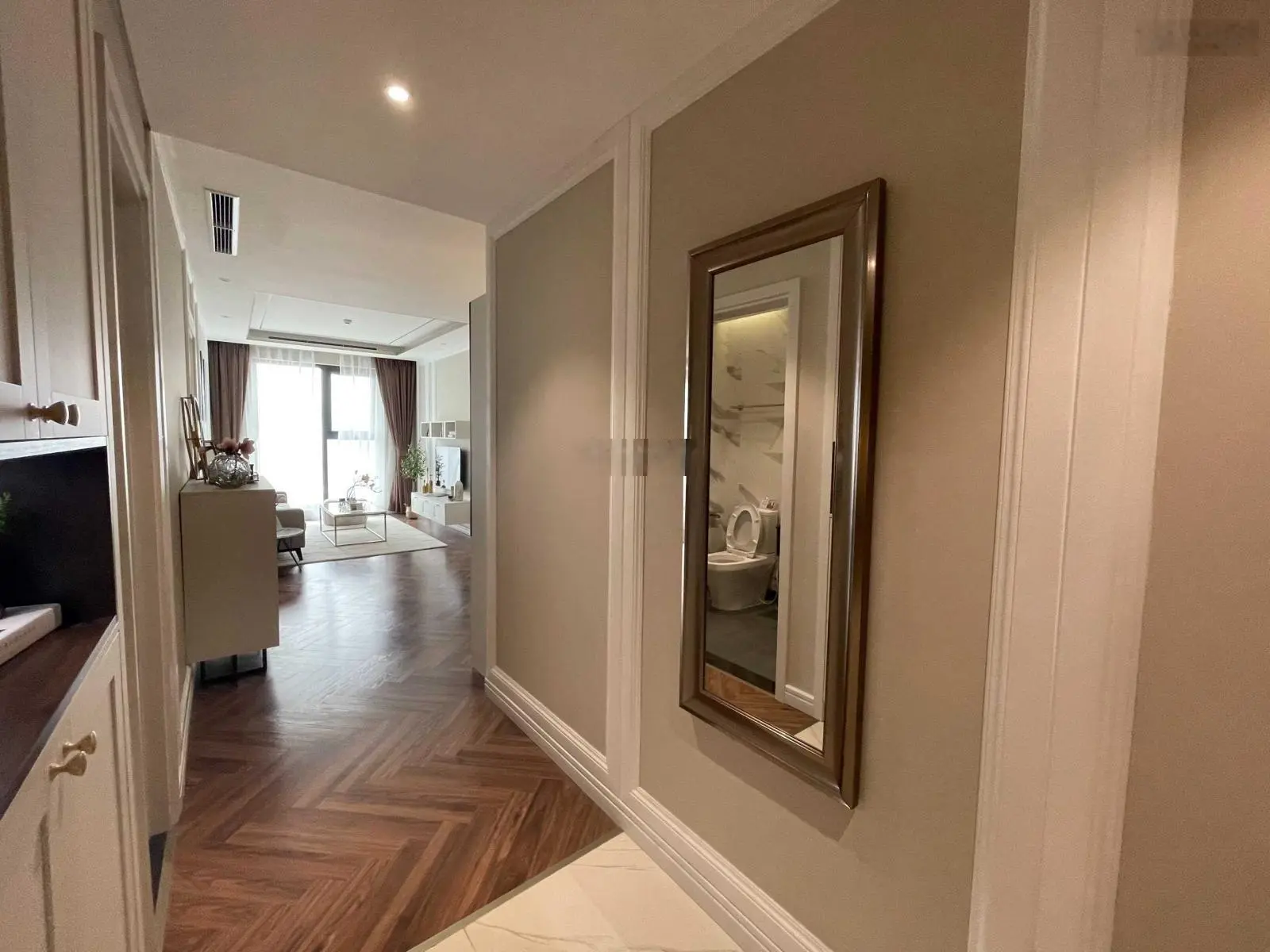 Chính chủ bán CH Tại King Place 114m3 3 ngủ, bc đông nam tầng đẹp,view thoáng giá tốt.LH:0987 362 ***