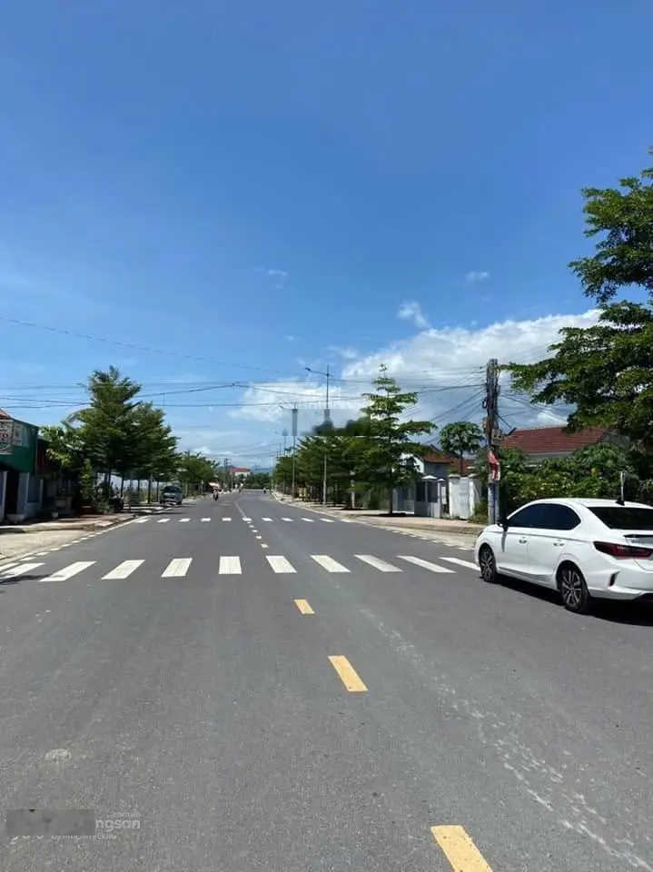 Chính chủ cần bán nhanh lô đất 100m2 Xã Long Đức MTĐ Phạm Ngũ Lão, gần ĐH Trà Vinh. Chỉ 650tr. SHR.
