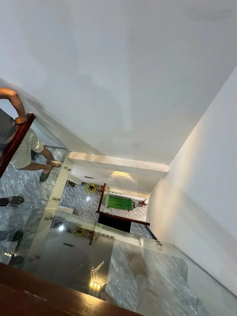 Bán nhà 3 tầng, đường 6 mét thông, diện tích : 50 m2. Giá 5 tỷ 650 thương lượng.