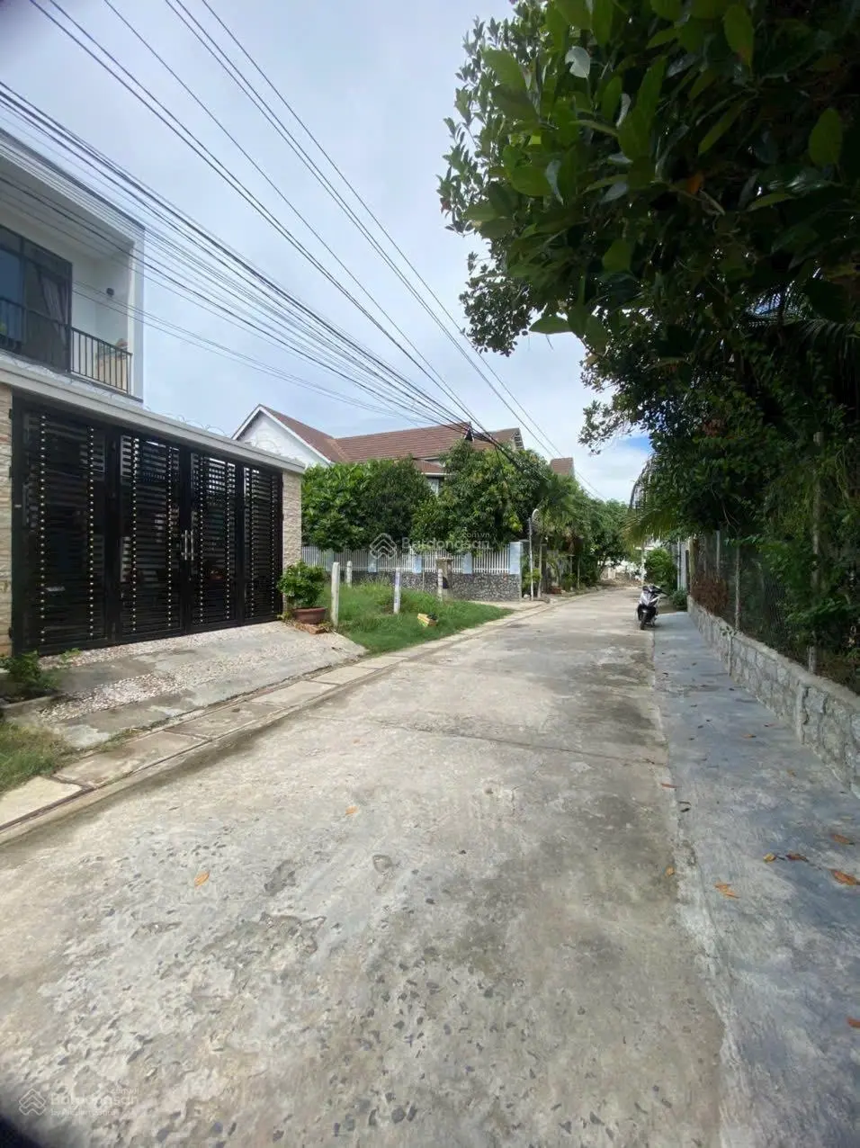 Bán đất 115,5 m2 mặt tiền đường Chùa Thiên Phú - cách chợ Ga 350 m! Giá 2,1 tỷ