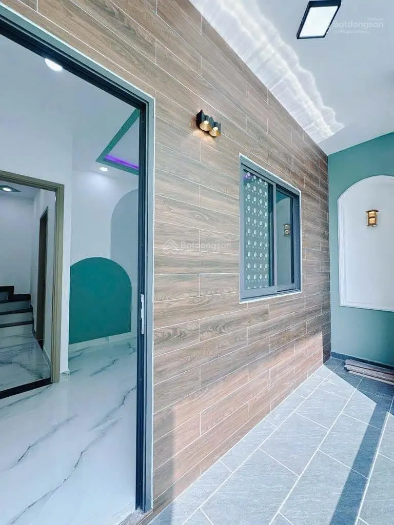 Nhà lung linh 3 tầng - 35,7 m2 (5,7 x 5,4) - Tôn Đản. 5,3 tỷ