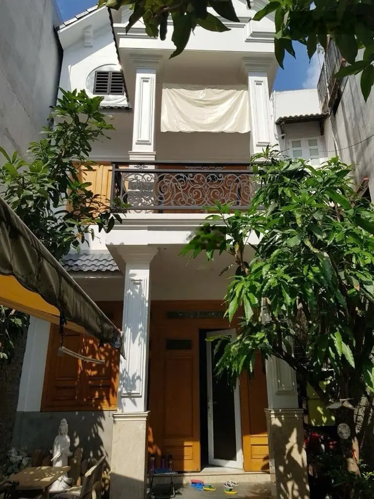 Cần bán gấp nhà Phan Xích Long - Phú Nhuận, diện tích 105m2, ngang rộng 5.4m2, xây 3 tầng kiên cố