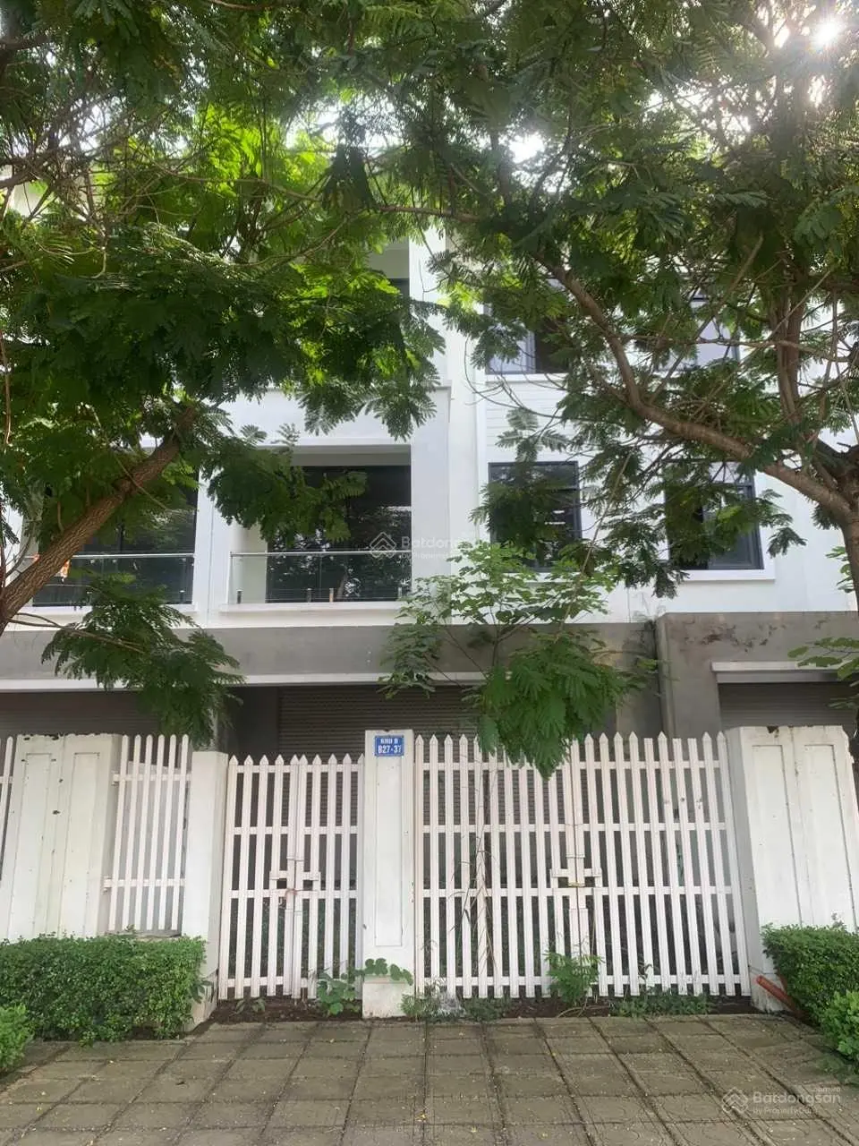 Bán gấp nhà vườn 120m2 Geleximco Lê Trọng Tấn giá tốt nhất thị trường