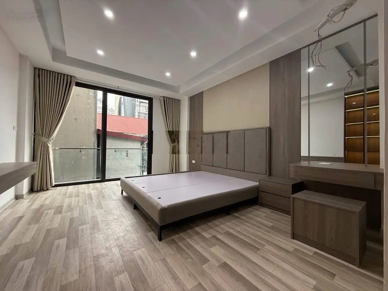 Chỉ 14 Tỷ,Bán Nhà Ngoại Giao Đoàn,Xuân La,Tây Hồ - m52M2 -6 Tầng -Thang Máy- Ô Tô Đỗ Cửa-2 Thoáng.