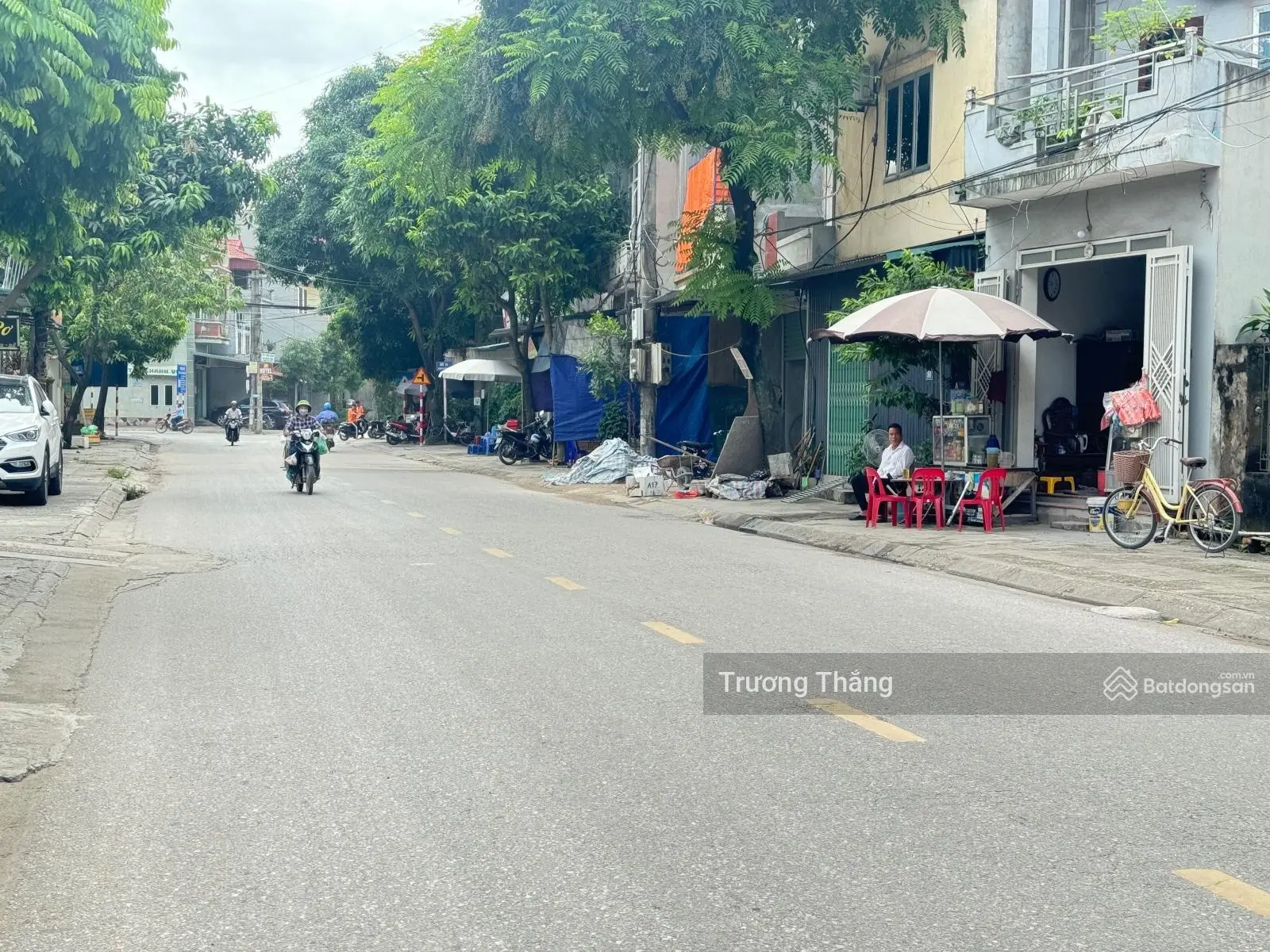 Mặt phố đường rộng vỉa hè thênh thang kinh doanh sầm uất - mặt đường sau oto tránh - nhà 3 tầng cũ