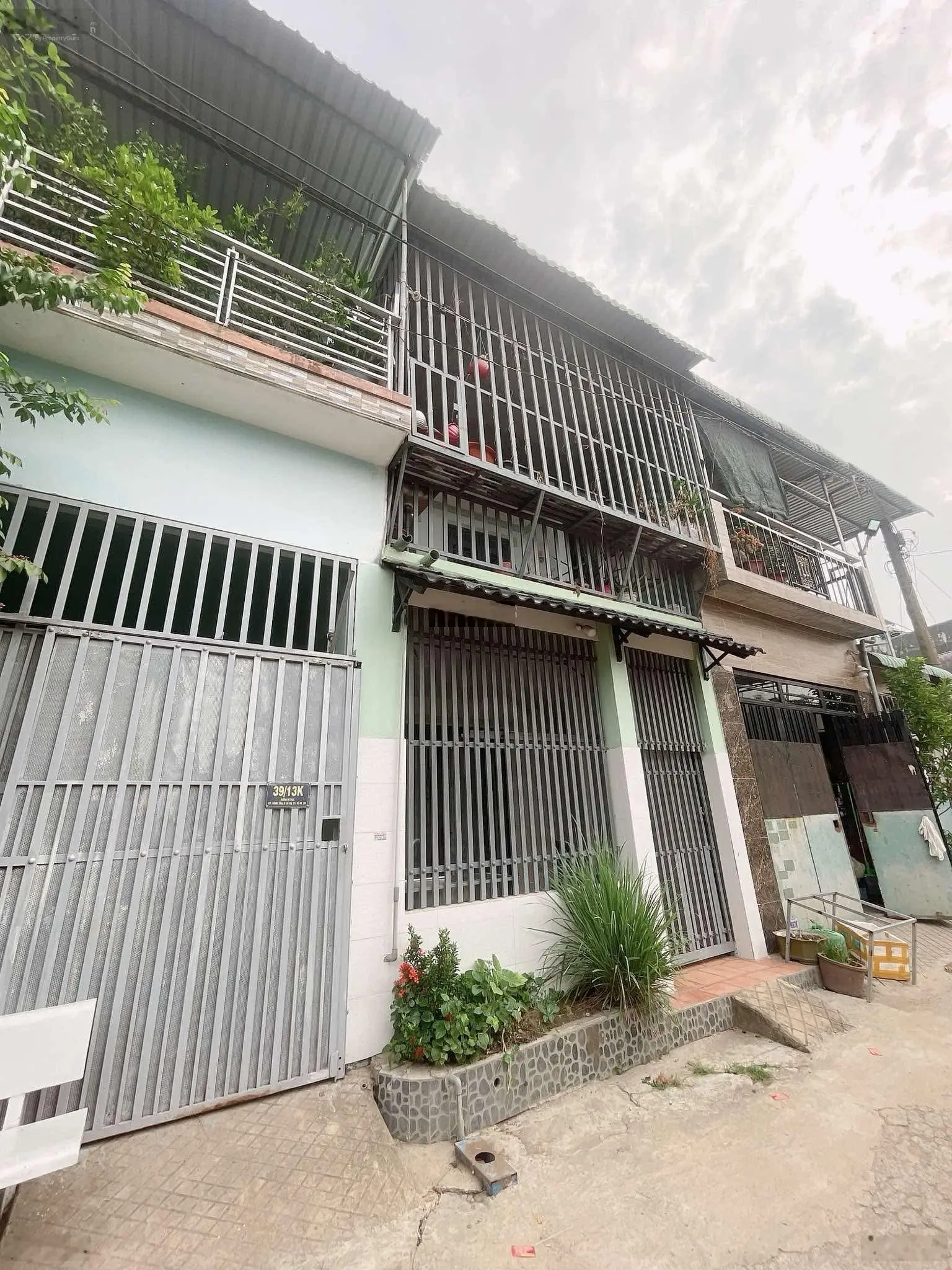 Nhà 2 tầng hxh + 44m2 + 2pn. 2wc + p dĩ an. tp dĩ an. bình dương.