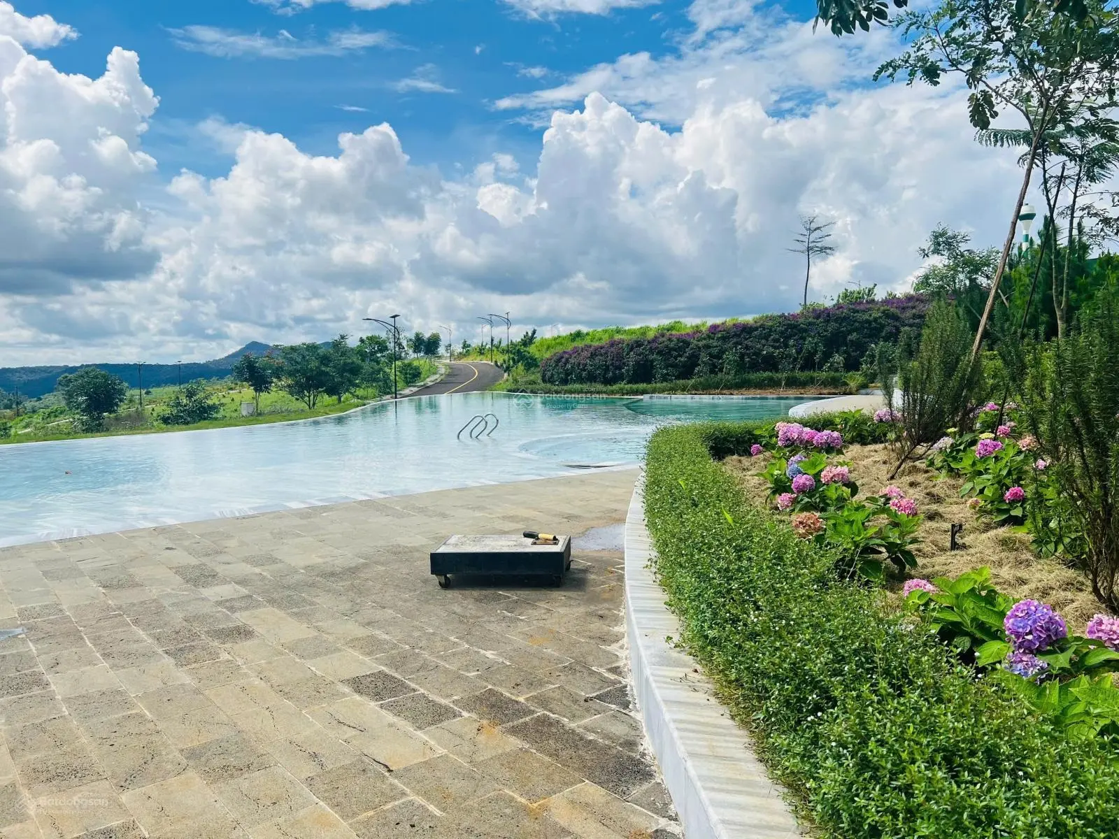 Bán lô đất 240m2 mặt tiền chính hồ Ngọc, xã Lộc Tân