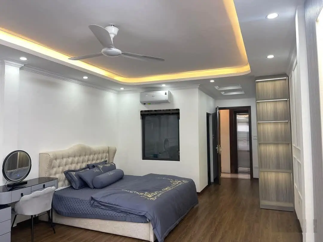 Nhà đẹp - linh quang - đđ - lô góc - thang máy - gần phố - 50m - nhỉnh 8 tỷ.