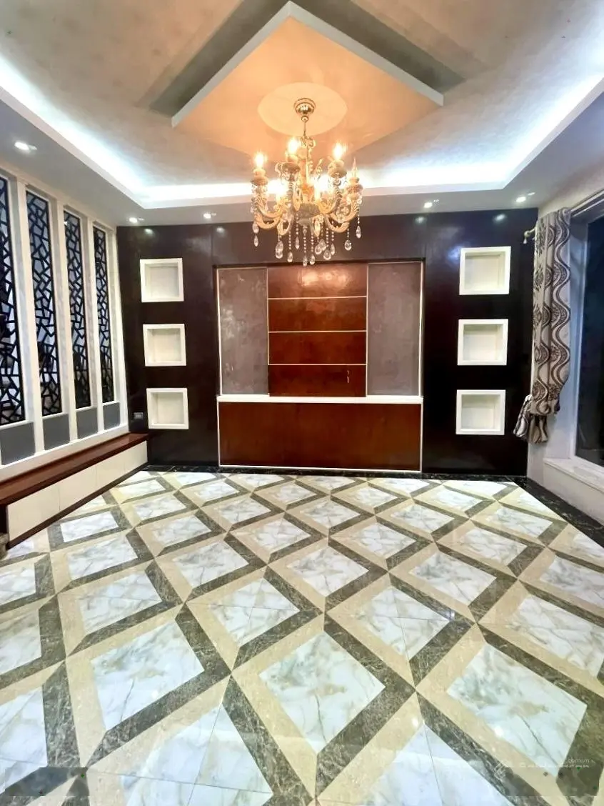 Nhà đẹp Vũ Ngọc Phan, ngõ thông ba gác, dân xây chắc chắn, vừa ở vừa cho thuê, 100m*6T