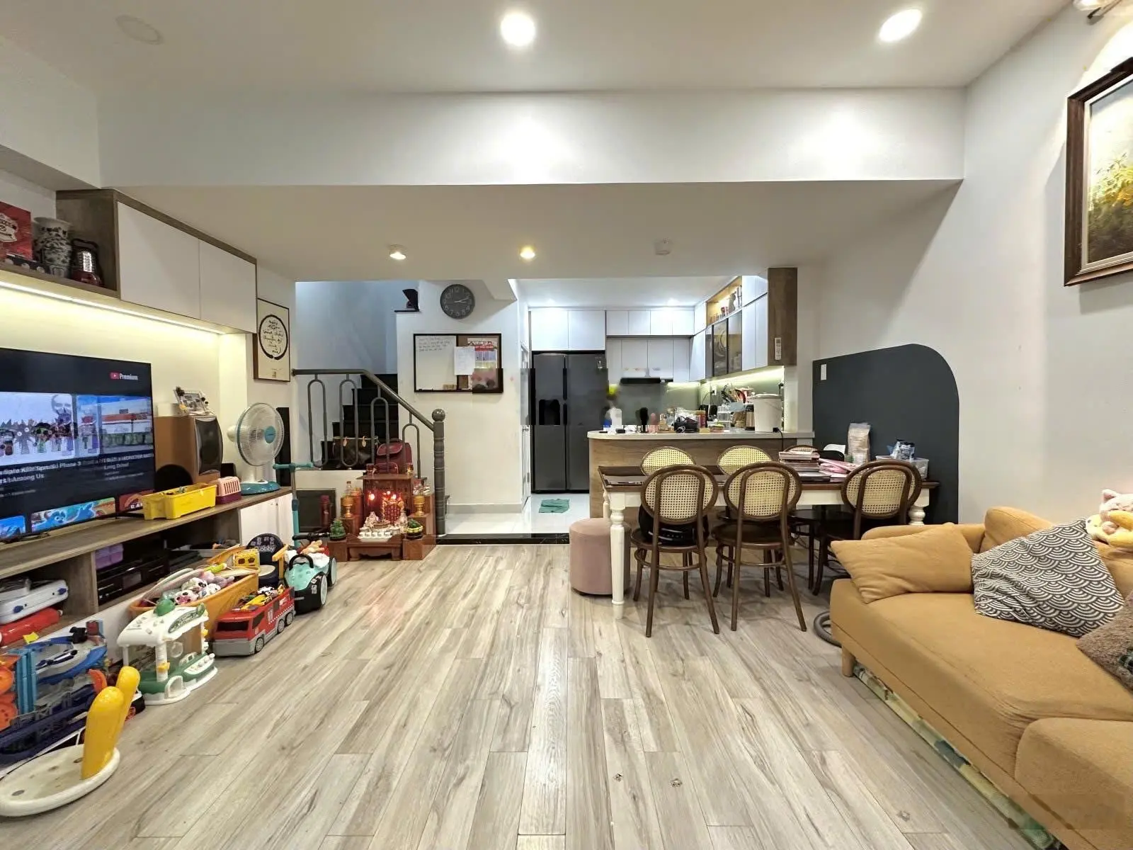 Chủ hạ giá 1tỷ5 cần bán gấp nhà 3 lầu, Trần Bình Trọng, Bình Thạnh, 43m2, HXH