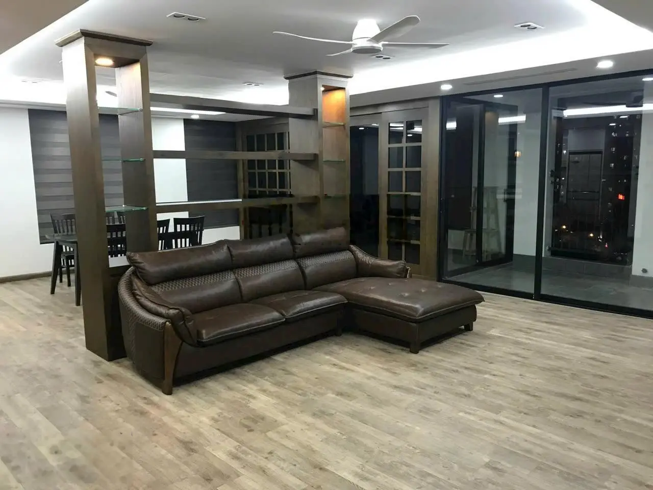 Chính chủ cần bán căn hộ hướng thoáng mát,nội thất cao cấp, sở hữu không gian sống đầy đủ tiện nghi