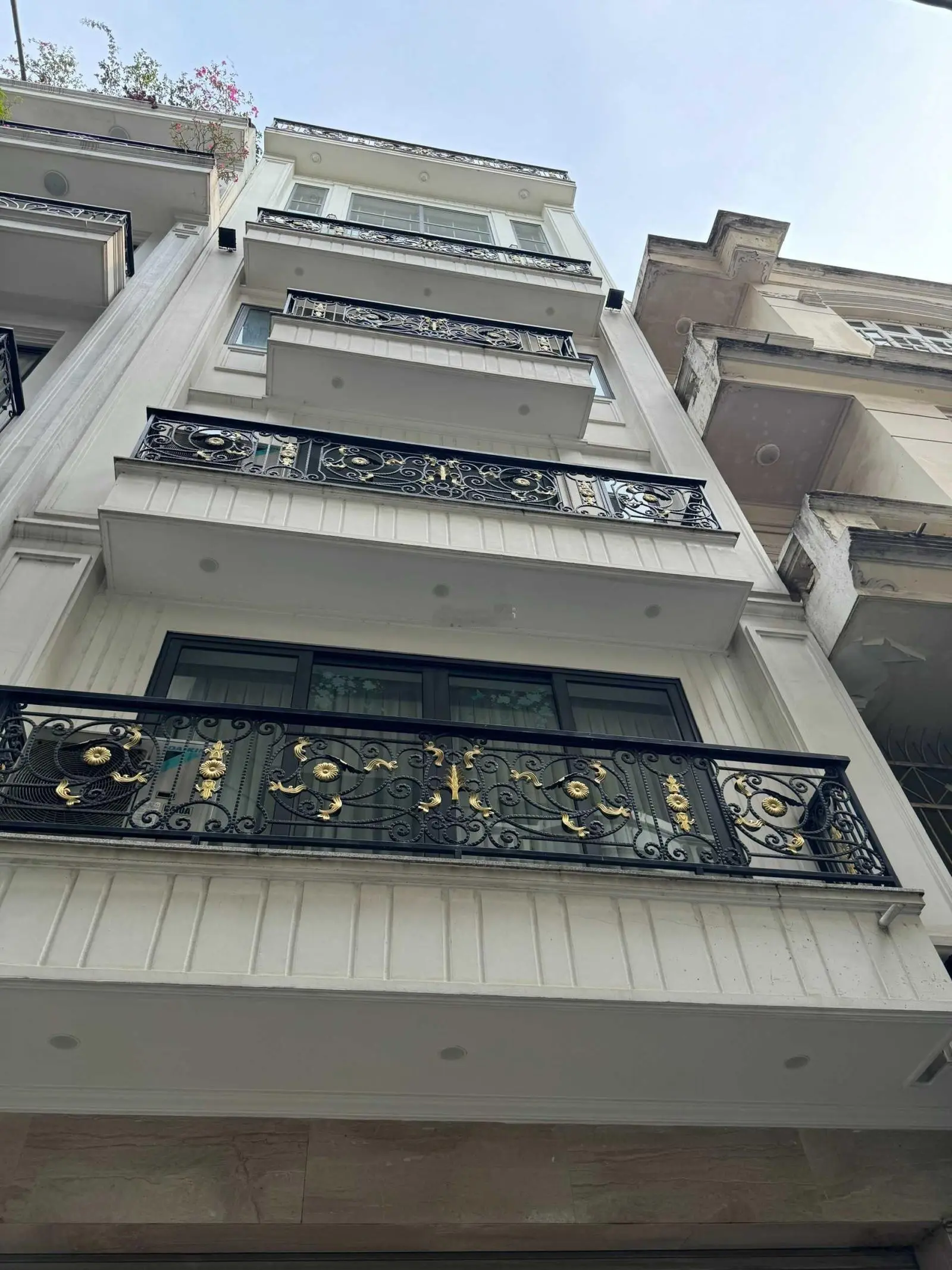 Tòa nhà 7 tầng vừa ở vừa làm văn phòng phố Dương Khuê 65m2, MT 4.5m giá 24 tỷ
