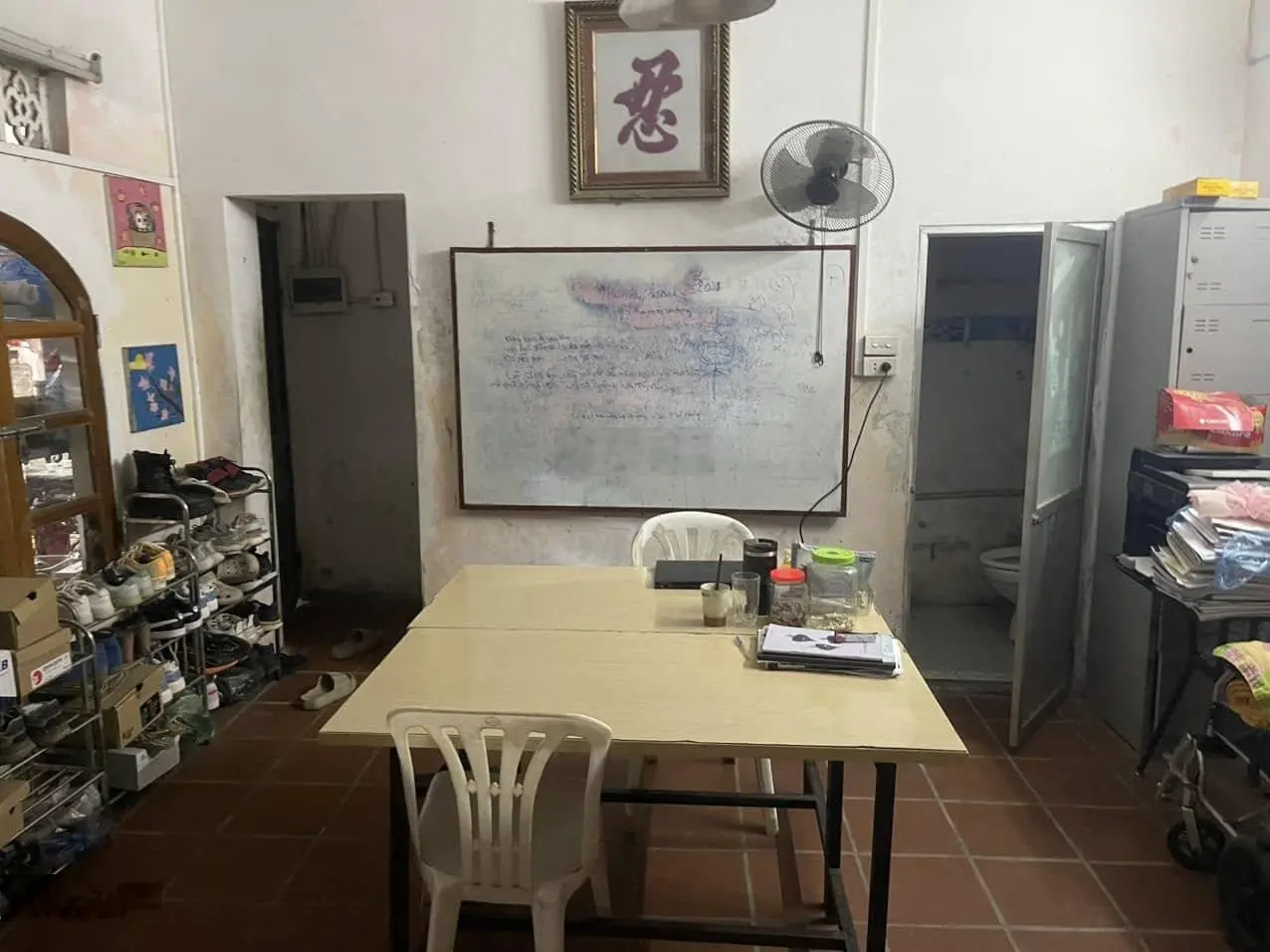 Cần bán đất tặng nhà 2 tầng còn tốt, 180m2, ô tô tránh đỗ, lô góc, mặt tiền 8m, 31.5 tỷ Thái Thịnh