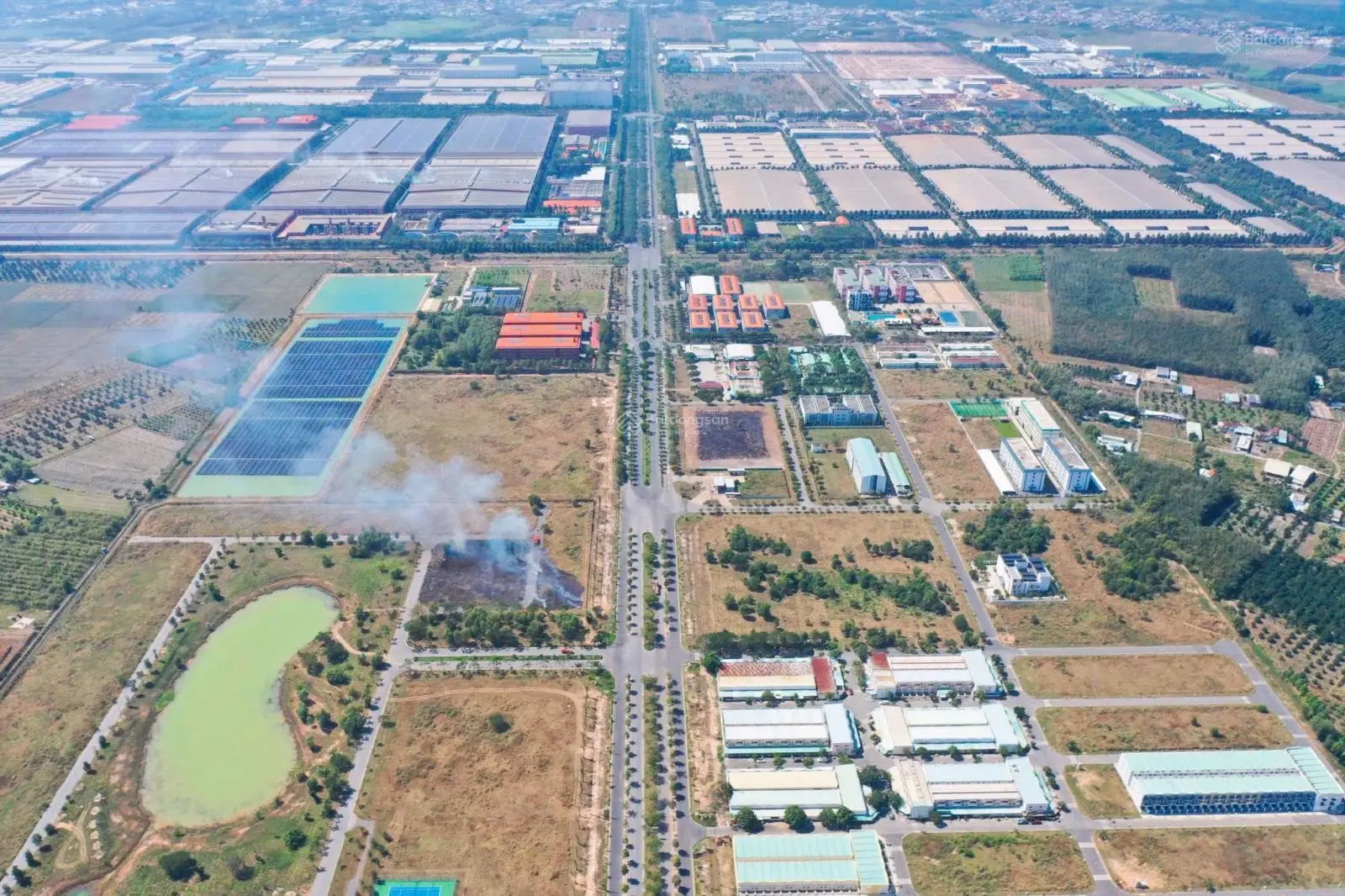Bán căn nhà phố trong KCN Phước Đông 1 trệt 1 lửng 64m2 giá 1.2 tỷ sổ sẵn sang tên công chưng ngay
