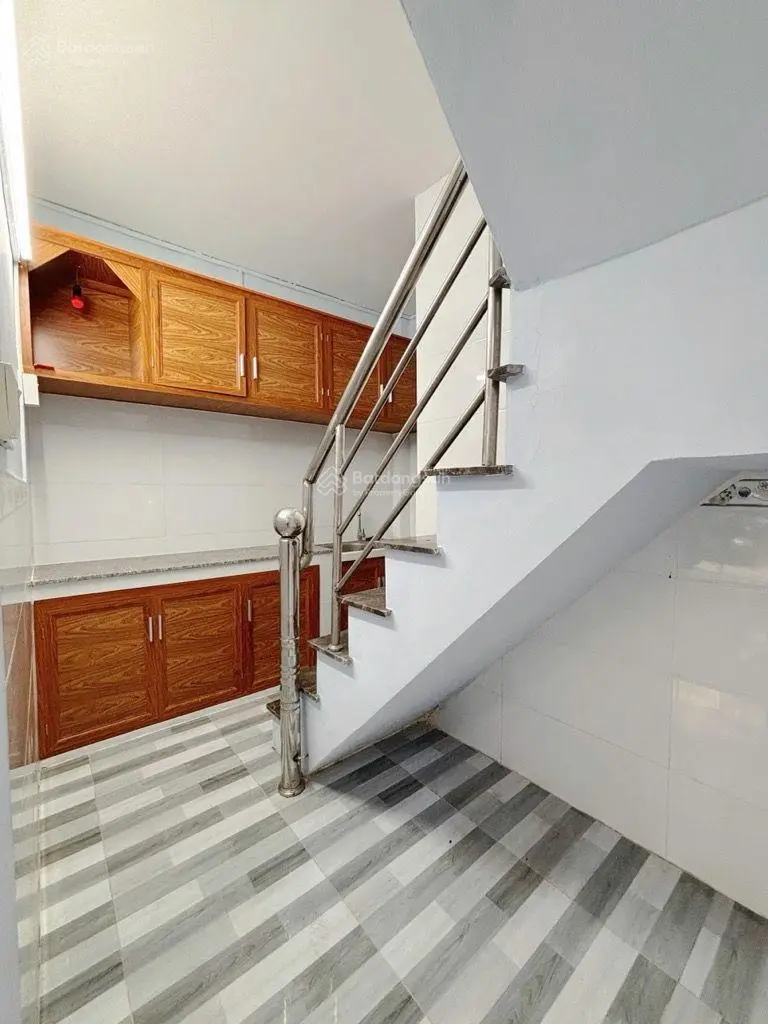 Bán gấp nhà riêng 2 tầng 21m2 hẻm xe hơi,giáp q6, tân phú,đường tân hoà đông bình tân giá chỉ 2,3tỷ