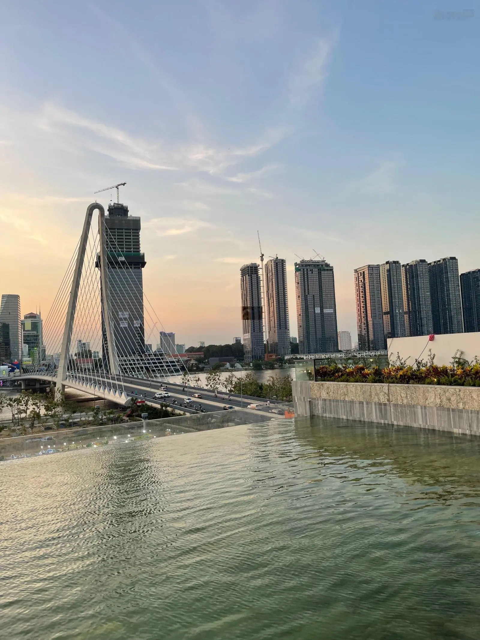 Bán căn 2 phòng ngủ tầng cao, view sông, quận 1, giá tốt nhất thị trường. Hotline: 0941 230 ***