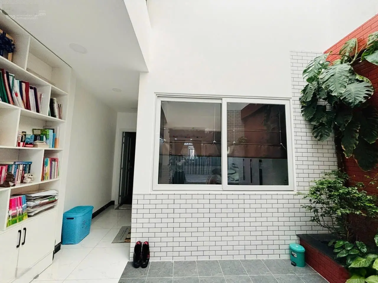 Chị chủ định cư bán gấp nhà 1 trệt 1 lửng mới xây, hoàn công 110m2 (4,5x 25m) nhựa 5m giá 4,6 tỷ
