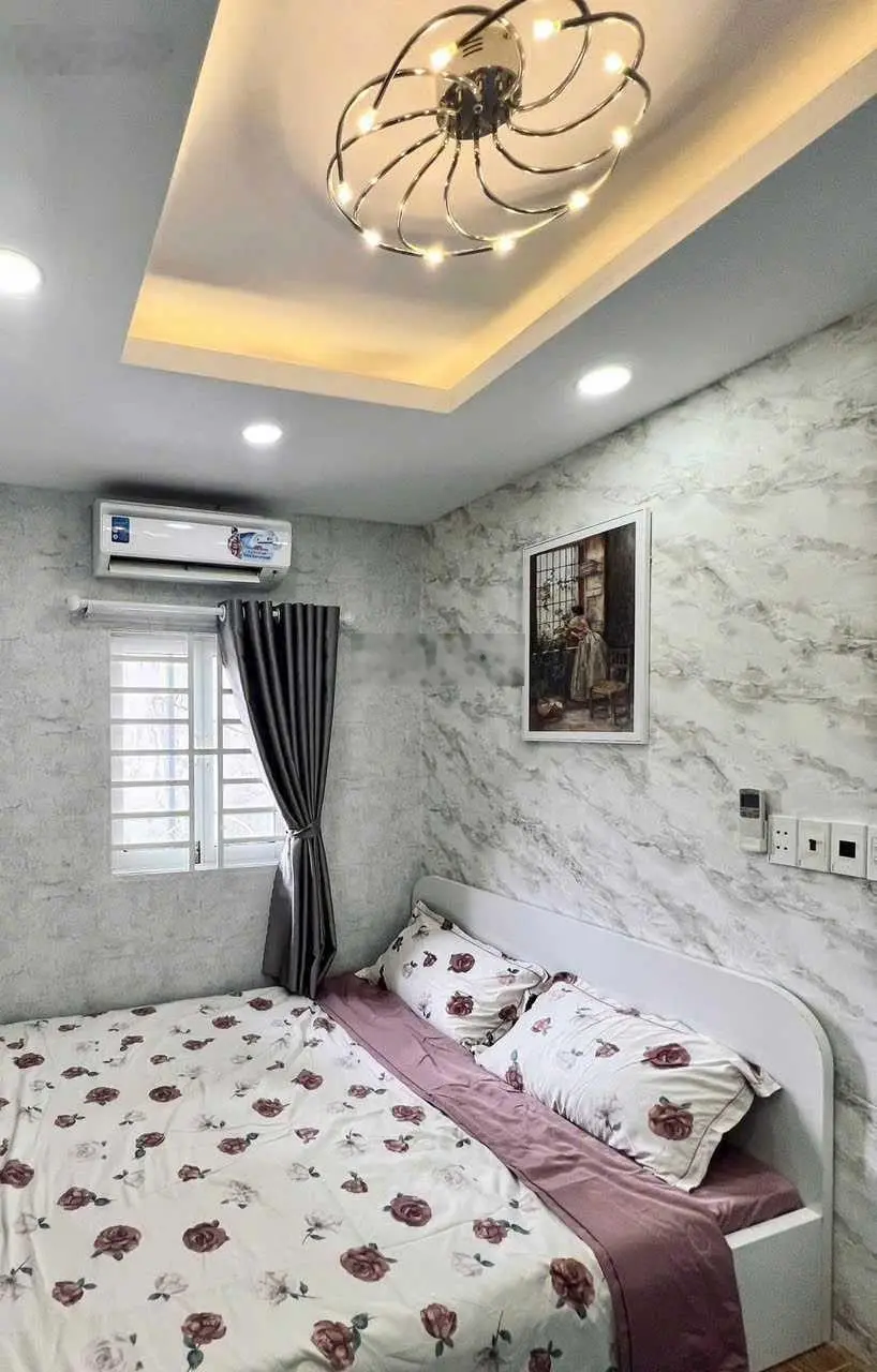 Bán nhà MT thụt 3 tầng BTCT đường Hoàng Sa, Phường 7, Quận 3