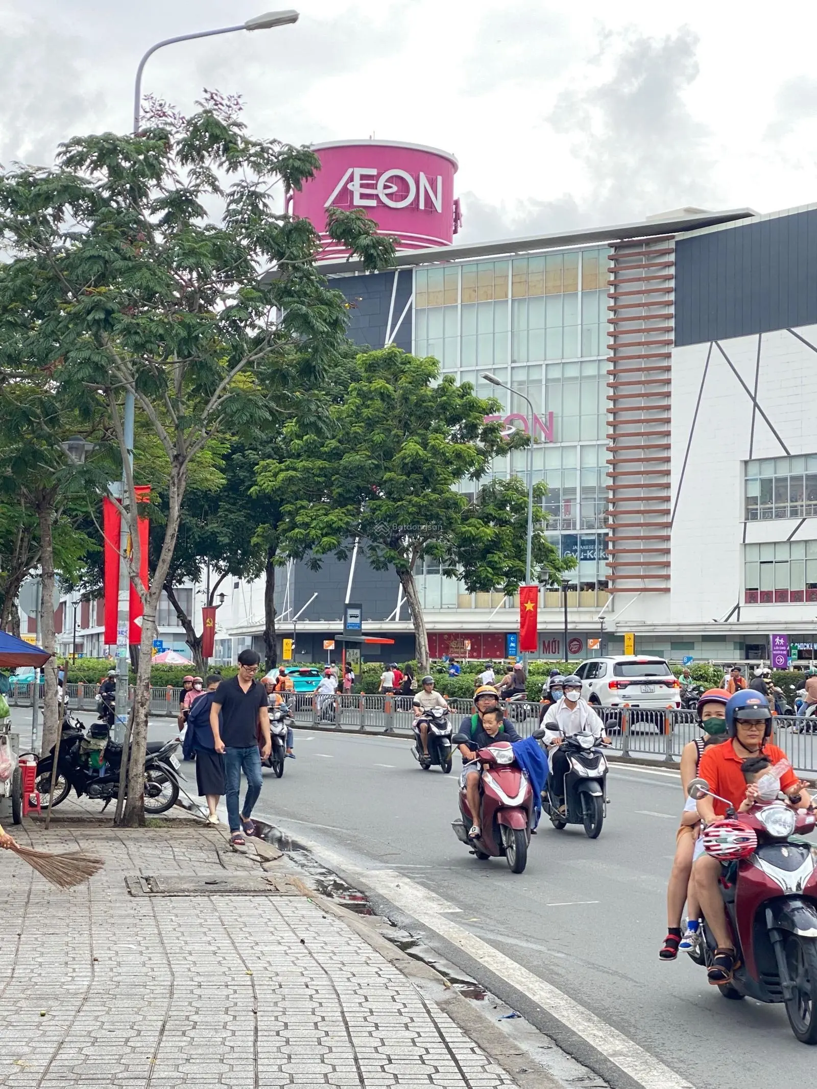 * Căn góc 2 mặt tiền Bờ Bao Tân Thắng 170m2 đang có thu nhập 100 triệu /tháng ngay AEON