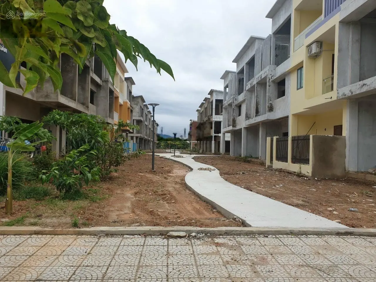 Bán lô biệt thự góc 3 mặt tiền đường 33m rộng 195,5m vuông vức chỉ 35tr/m