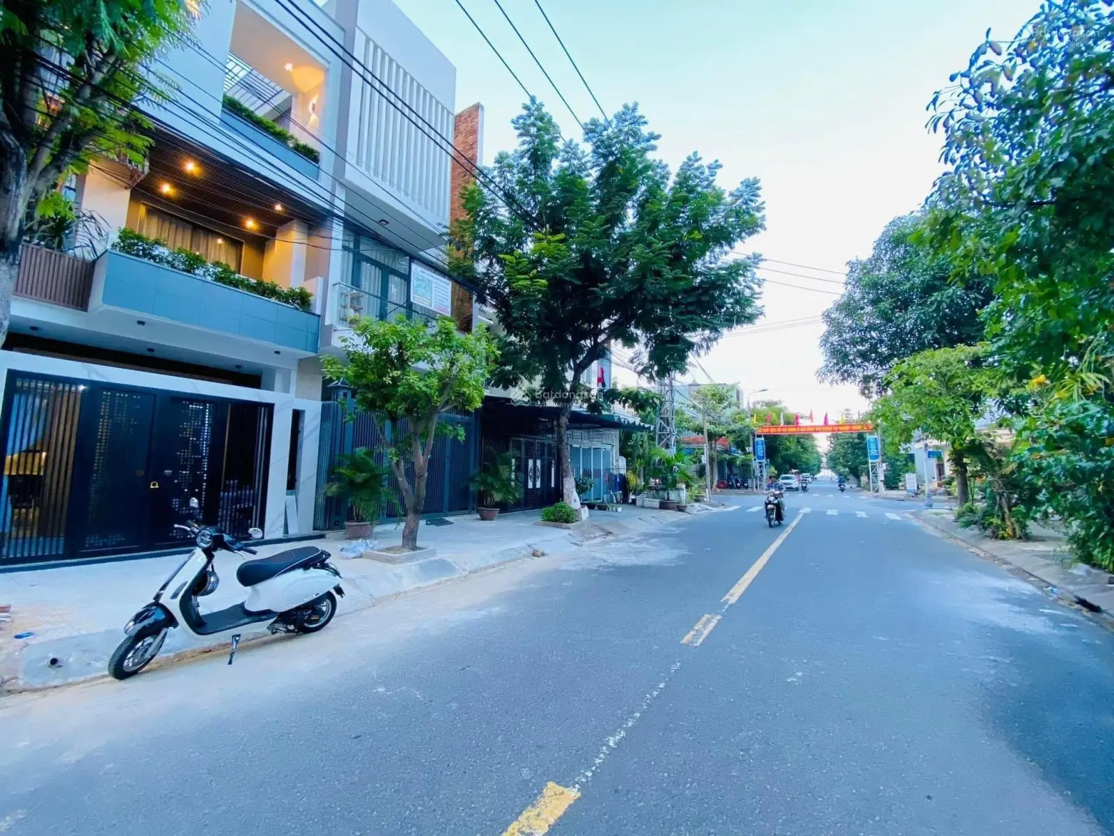 Cần bán nhà 3 tầng full nội thất hiện đại