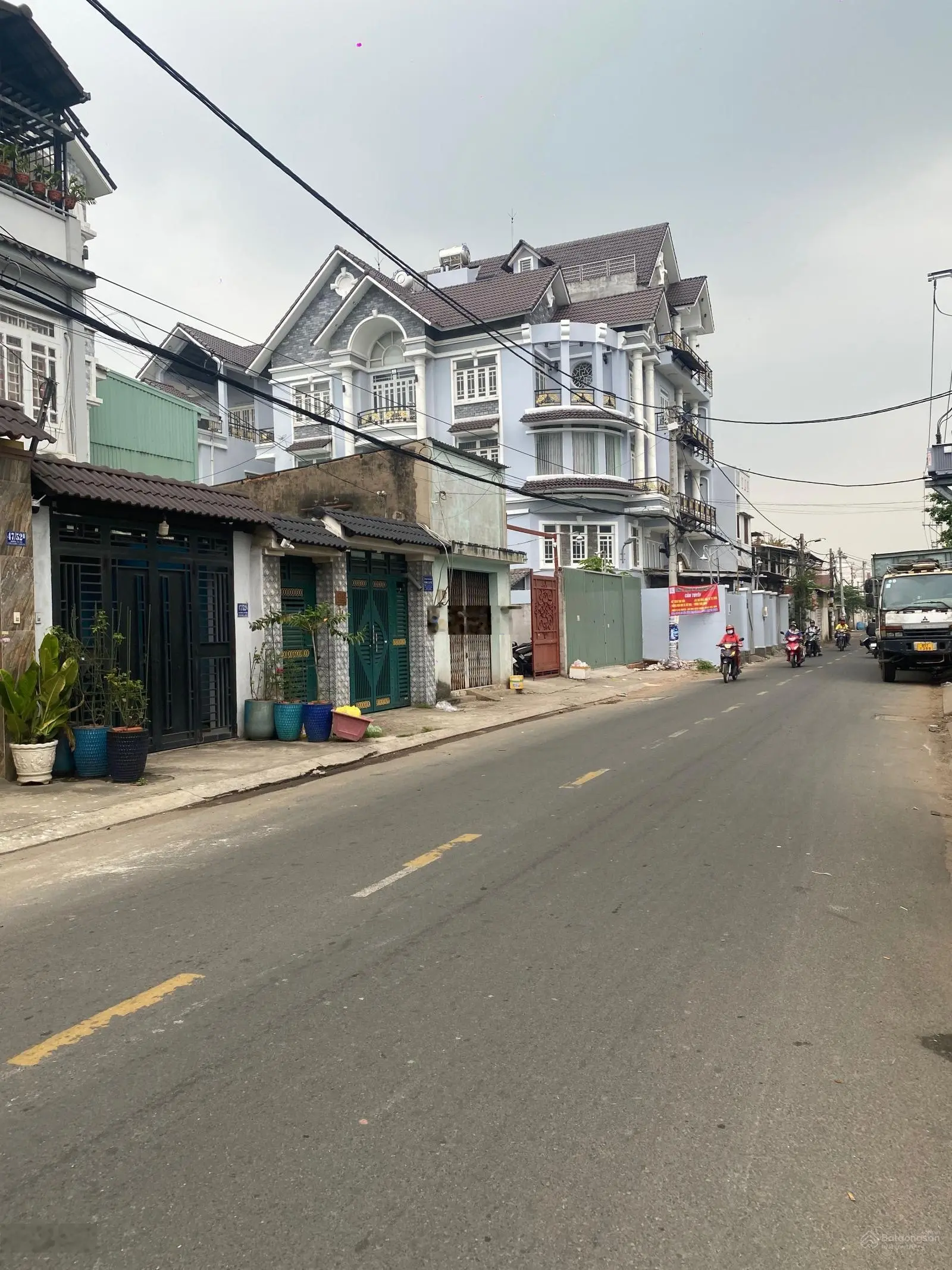 Bán đất 1 sẹc đường Hương Lộ 2 ngang 4x23 đường nhựa 8m cách mặt tiền Hương Lộ 2 50m. Giá 3tỷ75 TL