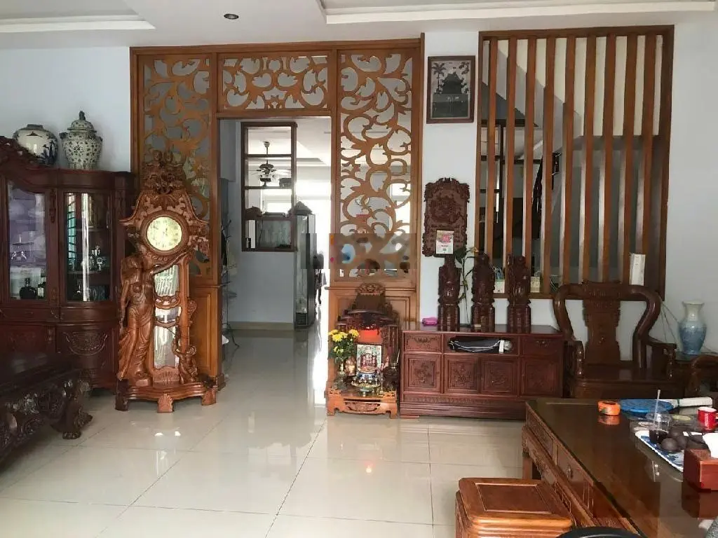 Bán biệt thự 4 tầng gần vòng xoay trần não,( 8 x 23 ).đường 10m, ngay công viên , giá 43.5 tỷ