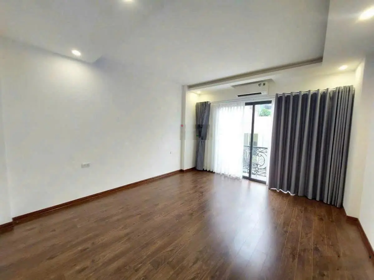 Nhà cực đẹp 3 tầng x 65m2 dân xây - gần Aeon LB - giá chỉ 6,8 tỷ. Đường trước nhà 2,8m thông ra phố