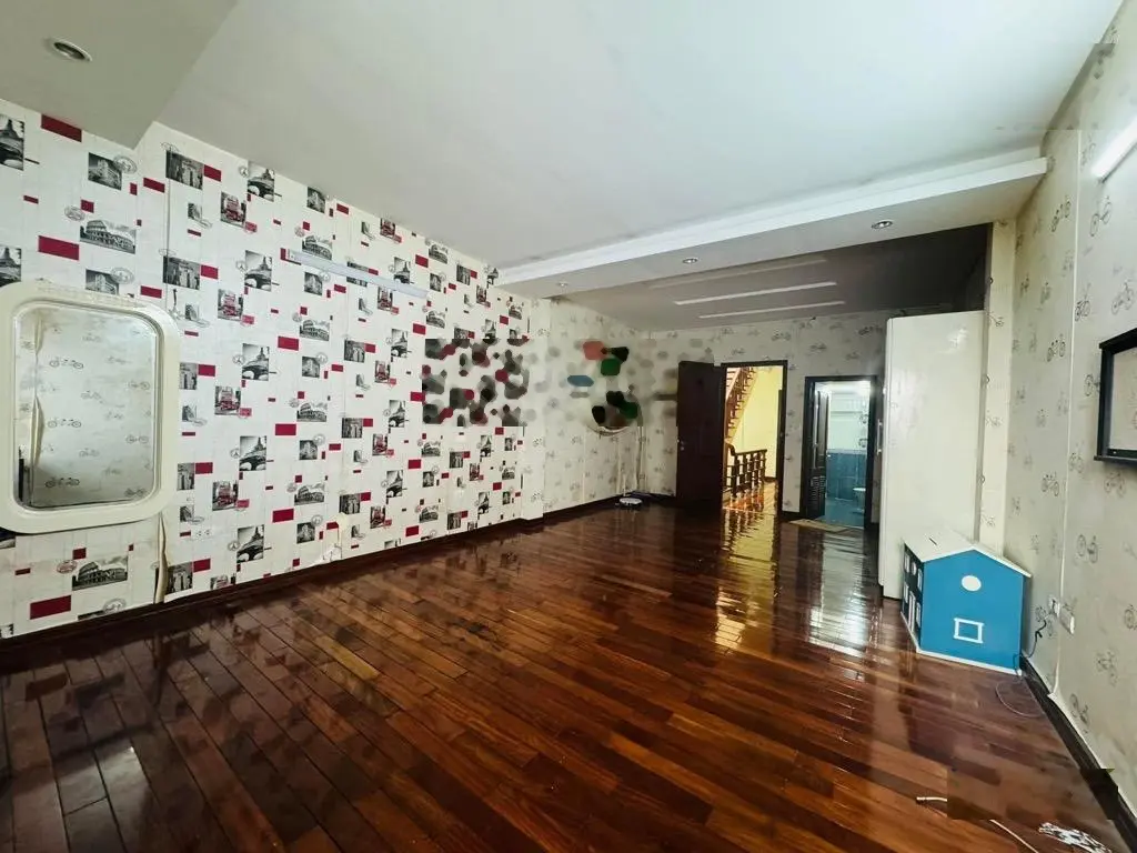 Bán nhà mặt phố Ngọc Lâm, Long Biên, Hà Nội, DT: 122m2 x 5 tầng, Giá: 36 tỷ