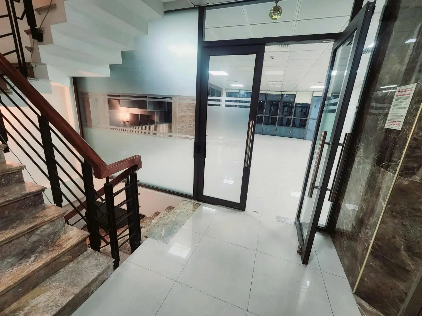 8 Tầng,77m2, Mặt phố Tân Mai, Phường Tương Mai, quận Hoàng Mai, dòng tiền 2 tỷ/năm