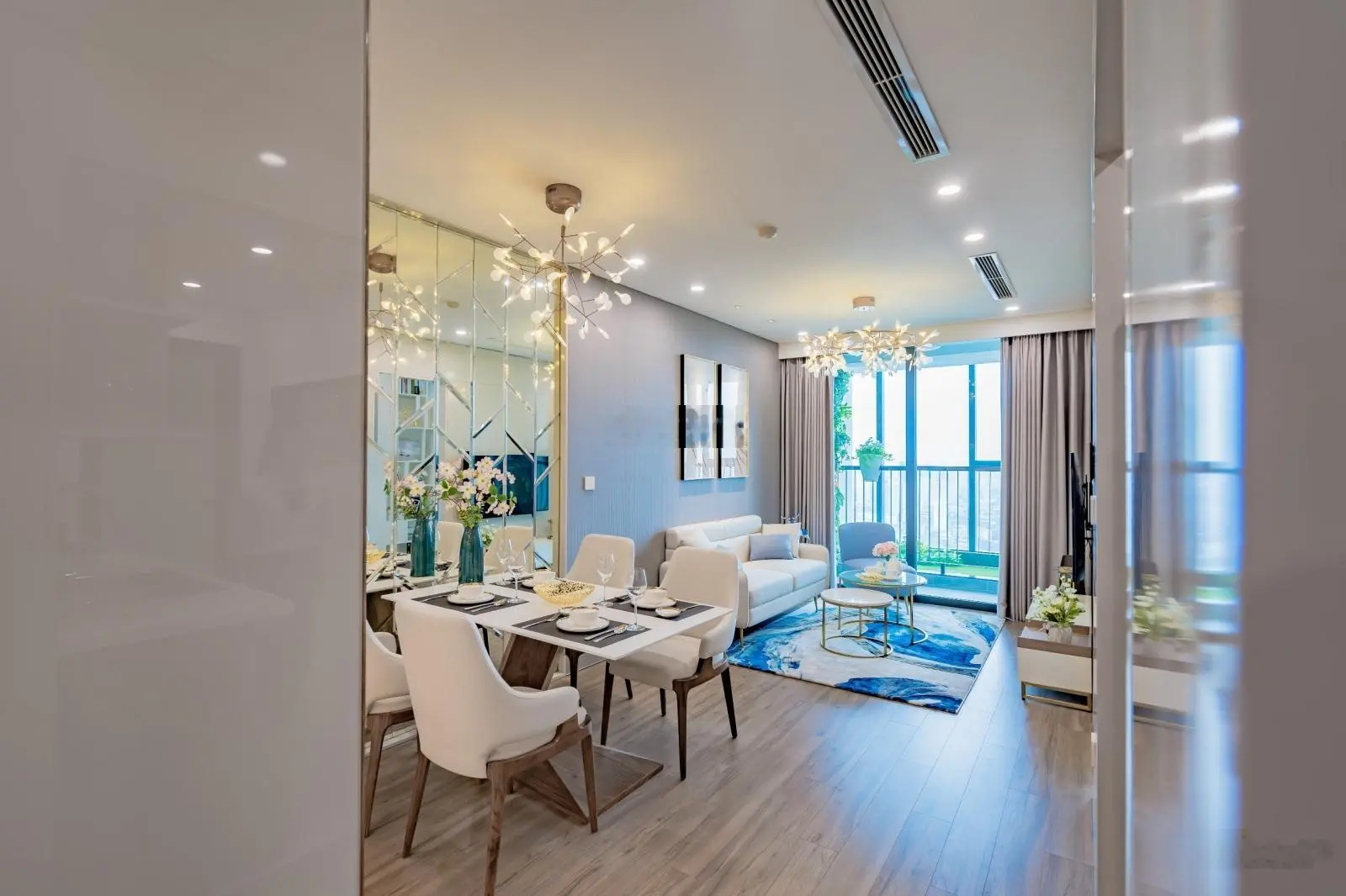 Bán căn hộ khách sạn 2N2VS DA The Ninety Complex mặt Đường Láng Giá 4 tỷ 78 LH: 0936 253 *** xem nhà
